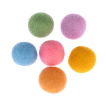 TIAKI filclabdák macskajáték 6 db labával (egyenként Ø4cm) kép